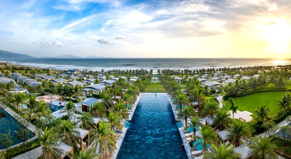 Top 5 Resort 5 sao Bãi Trường view biển: Chọn nơi nào cho kỳ nghỉ trăng mật?
