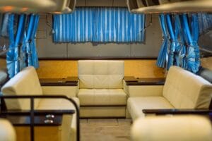 Khách sạn 5 sao Vinpearl có xe đưa đón và cẩm nang di chuyển trọn vẹn từ A-Z - Đưa đón sân bay Phú Quốc